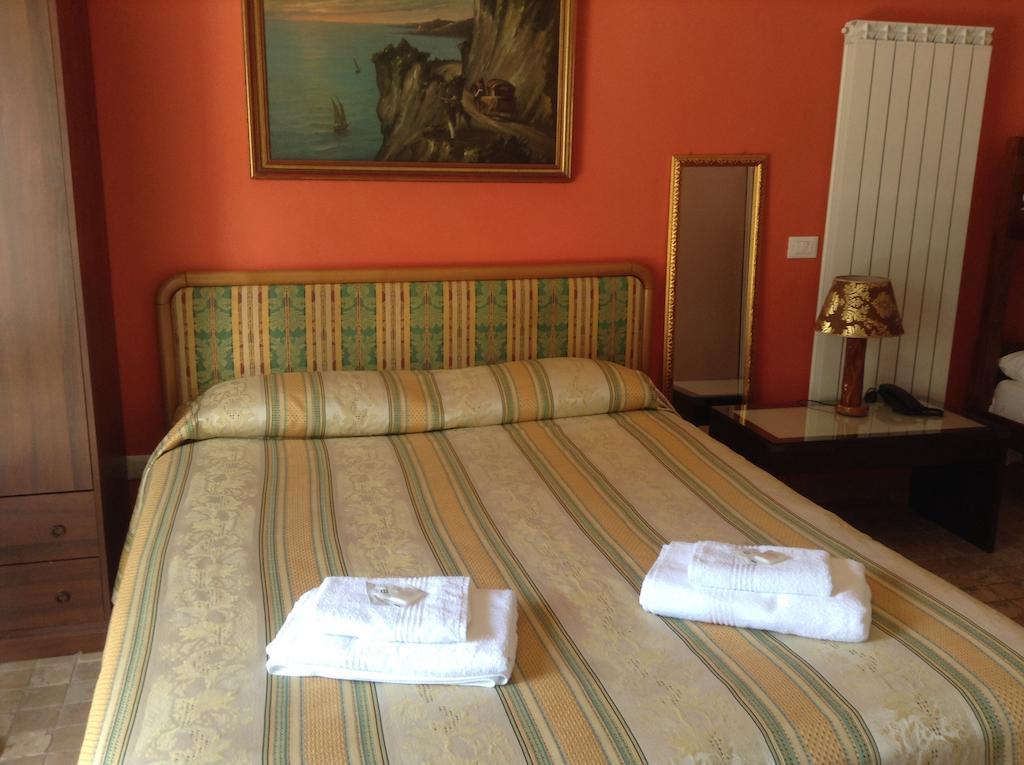Villa Le Logge Ventimiglia Room photo